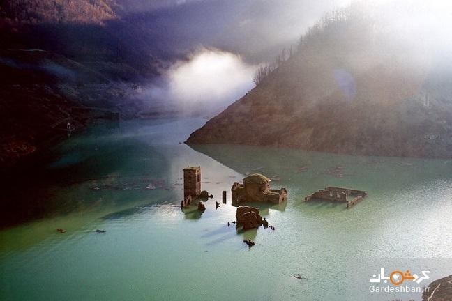 این روستا پس از 25 سال از آب بیرون آمد!