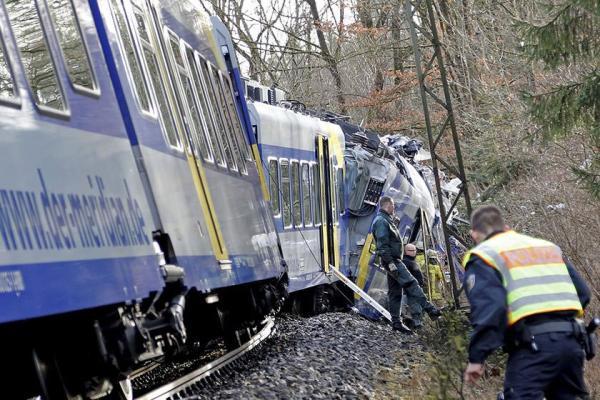 برخورد دو قطار در آلمان؛ 2 کشته و 14 مجروح